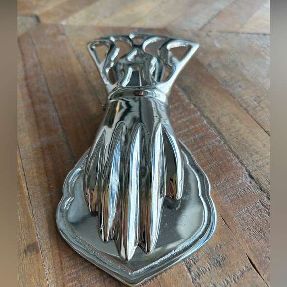 Hand clip silver tone metal hand decorative lace style cuff (Victorian r… - Picture 1 of 4